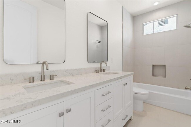Building Photo - 9356 E Horseshoe Bend Dr