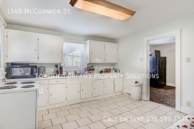 Building Photo - 1540 McCormick St