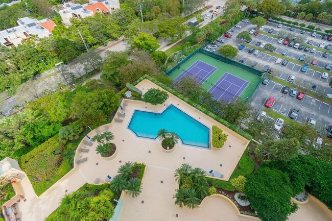 Building Photo - 2475 Brickell Ave