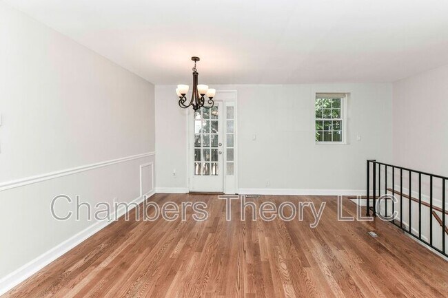 Building Photo - 3057 S Buchanan St