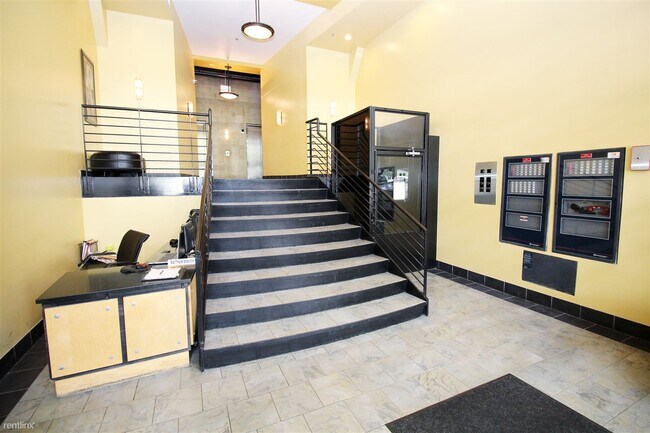 Building Photo - 2 br, 2 bath Condo - 521 W Superior St Uni...