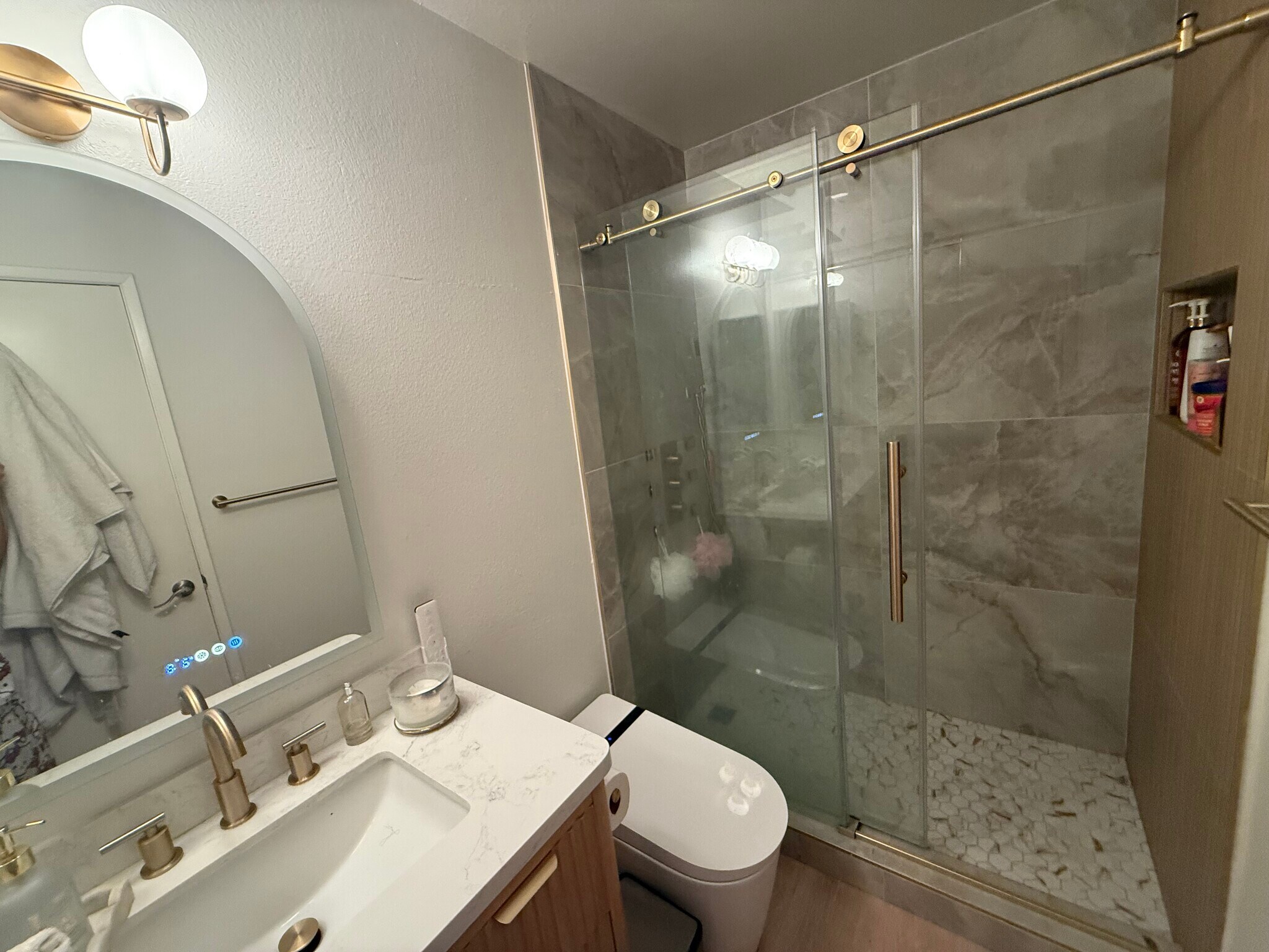 Building Photo - 2109 Northshore Dr