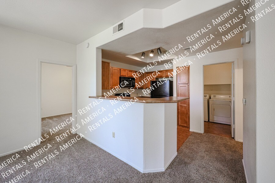 Building Photo - 3830 E Lakewood Pkwy E