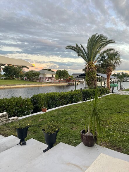 Building Photo - 3354 Dover Dr