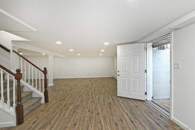 Building Photo - 110 Dix Hills Rd