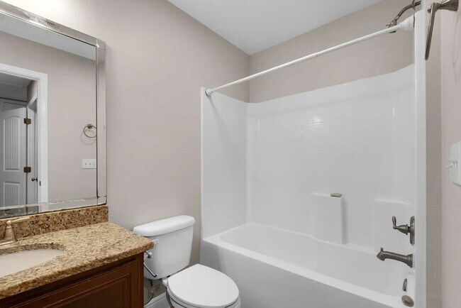 Building Photo - 17 W Shady Oaks Ln