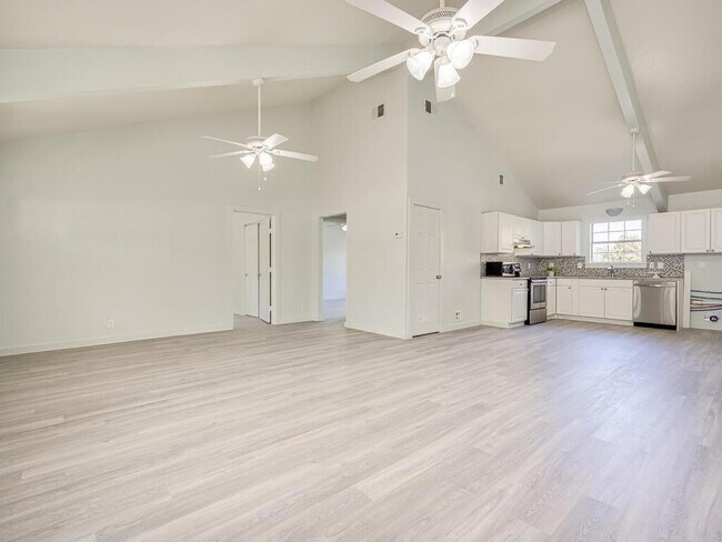 Building Photo - 14806 Longbranch Dr