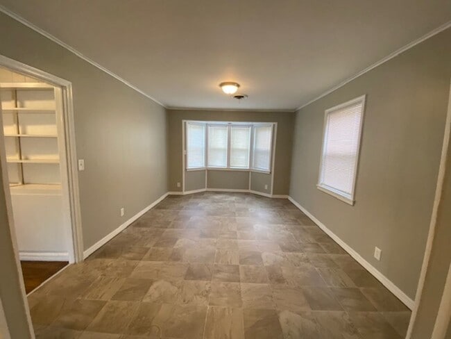 Building Photo - 3 Bed, 2 Bath Corner Lot in Tulsa!