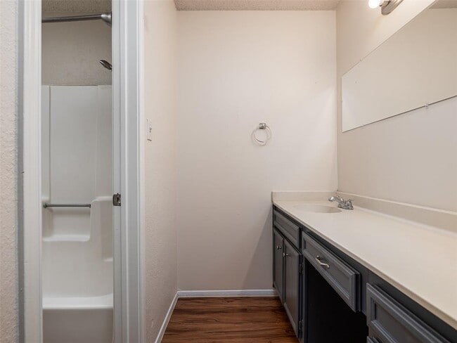 Building Photo - 706 Rollingway Dr