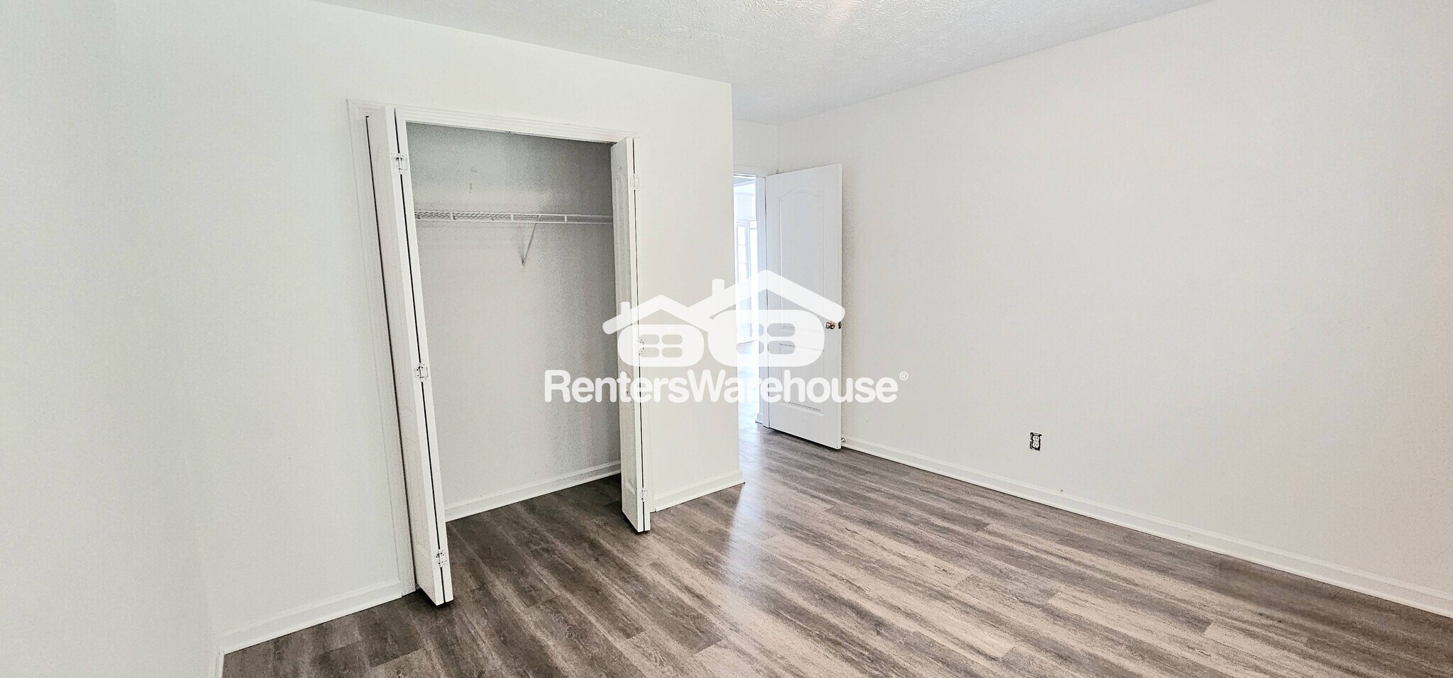 Building Photo - 5785 Creekside Dr