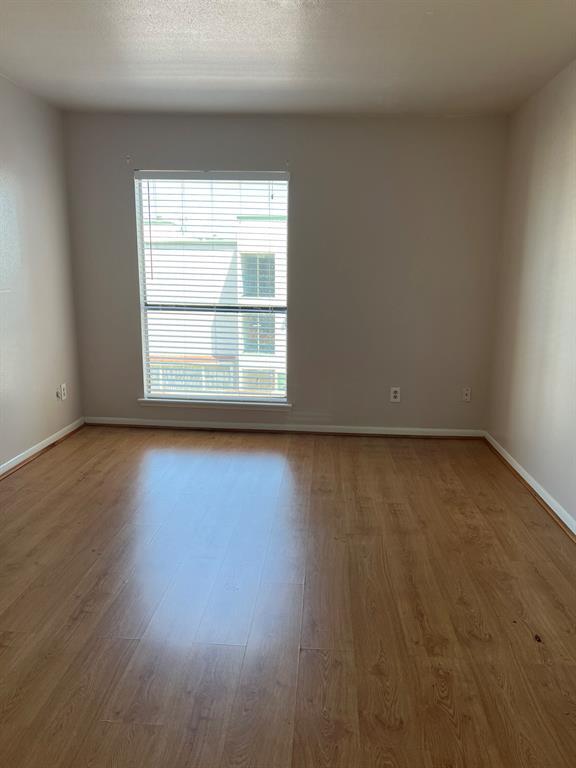 Building Photo - 2814 S Bartell Dr