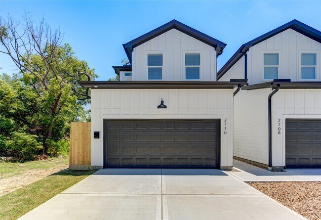 Building Photo - 2710 Noble St