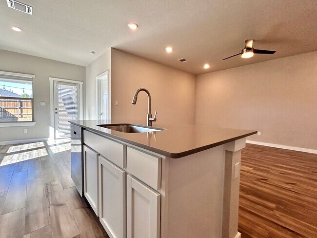 Building Photo - Move-In Ready Home with Open Layout & Outdoor Entertaining Space