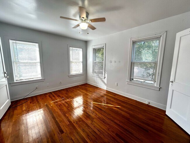Building Photo - 1305 Lorrain St