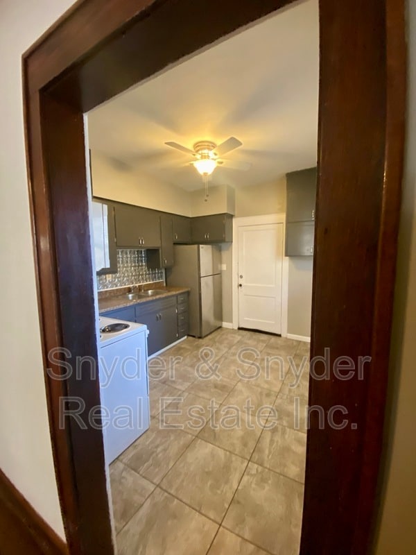 Building Photo - 418 Crestwood Ave