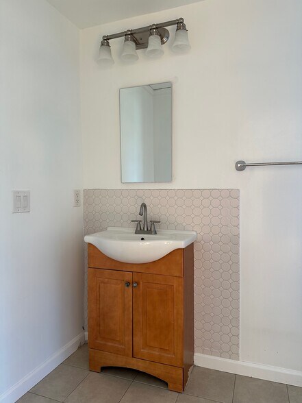 Master bathroom - 11828 State St