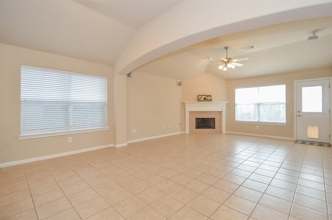 Building Photo - 24643 Hampton Lakes Dr
