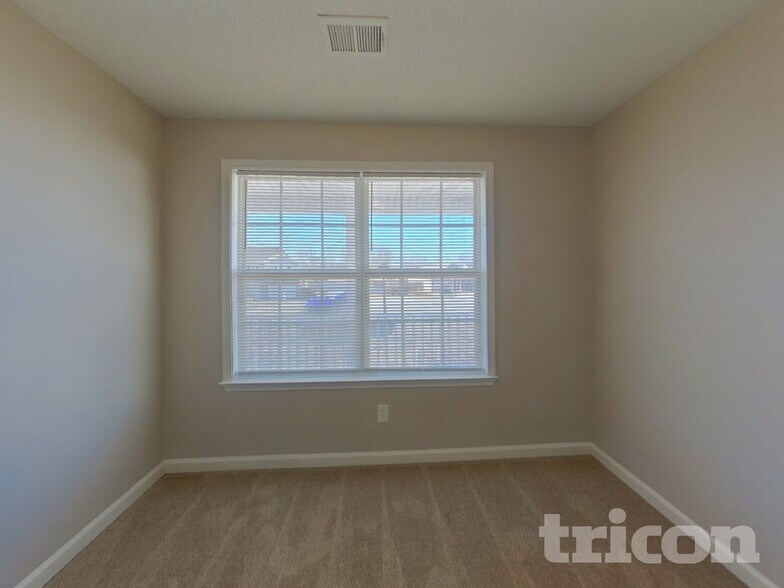 Building Photo - 131 Mews Ct