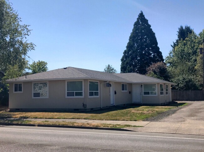 Primary Photo - 2 Bedroom Duplex ~ Close to Campus