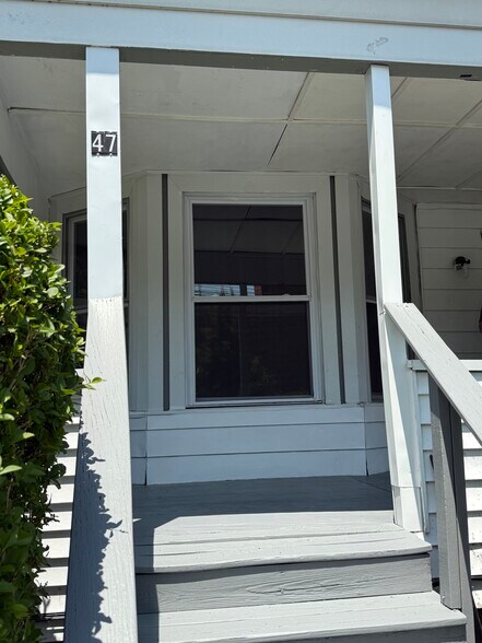 Building Photo - 47 Pine St
