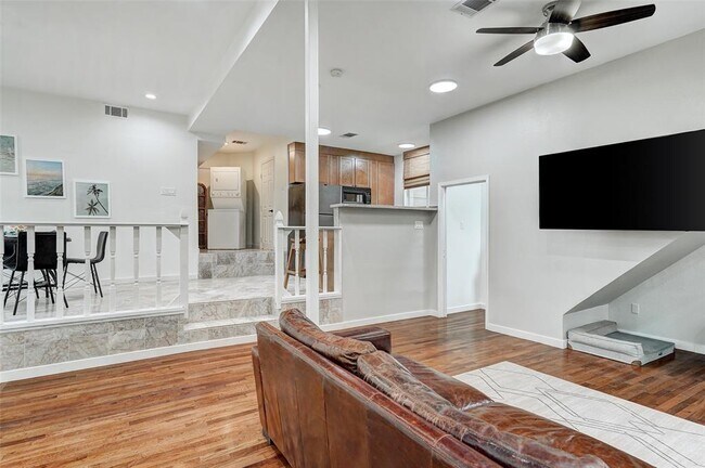 Building Photo - 8804 Mountain Ridge Dr