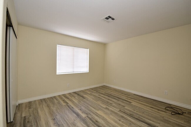Building Photo - Charming 3-Bedroom, 2.5-Bath Two-Story Home At Smoke Ranch!