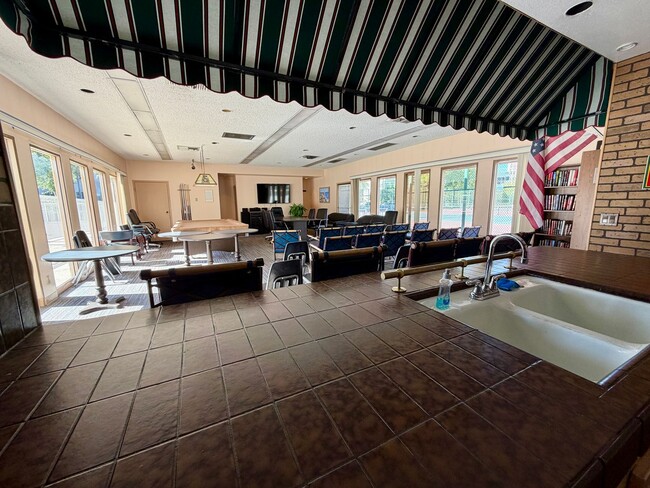 Building Photo - Gorgeous 2bedroom with amazing city views!