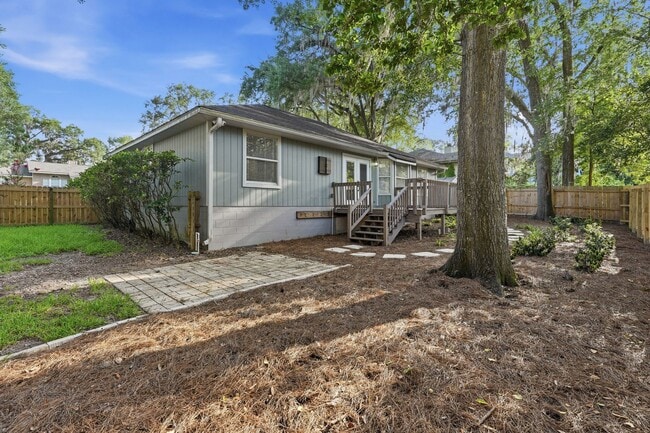 Building Photo - Wellington Place 3 Bedroom 2 Bath