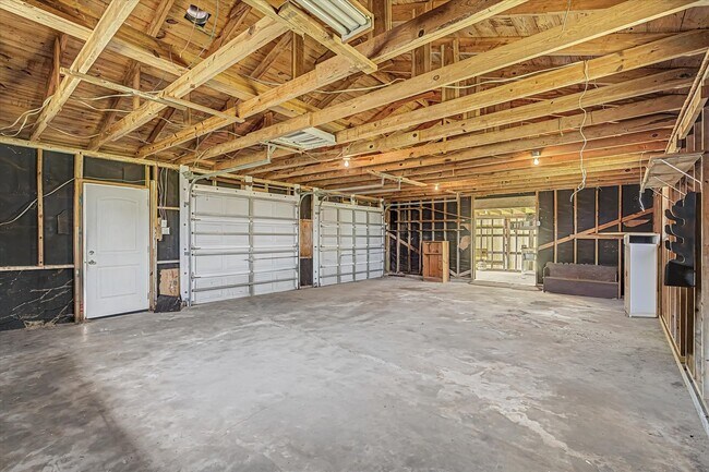 Building Photo - 827 Pickney Ave