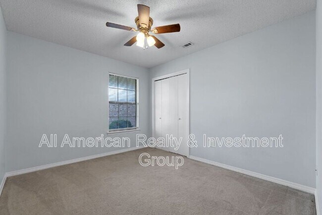 Building Photo - 502 Krest Dr