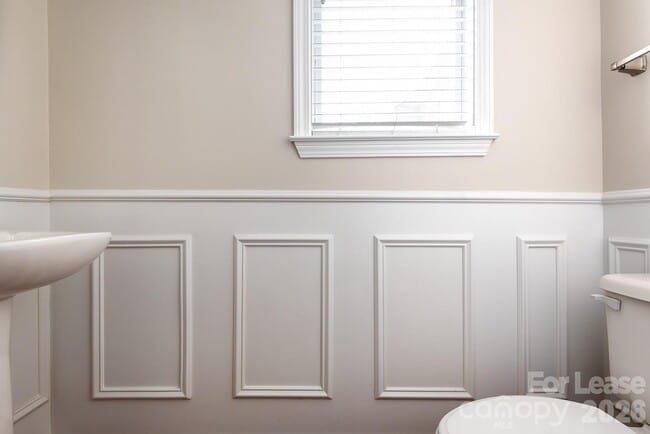 Building Photo - 206 S Cedar St