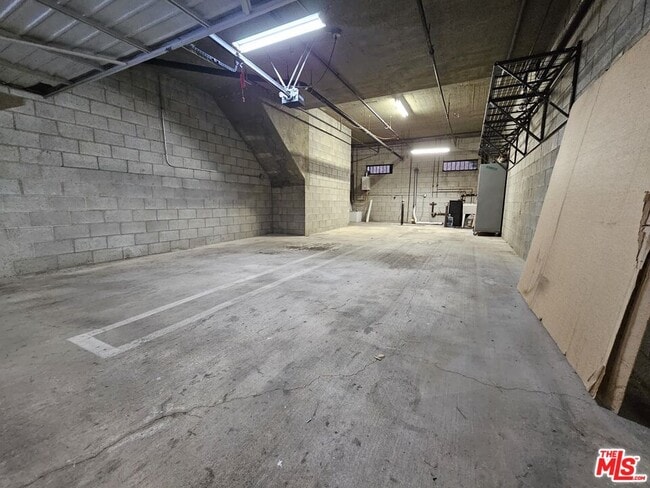 Building Photo - 1957 N Bronson Ave