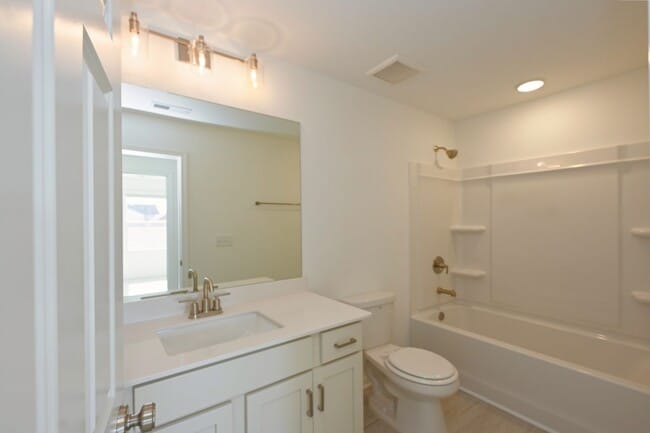 Building Photo - FREE TV!!