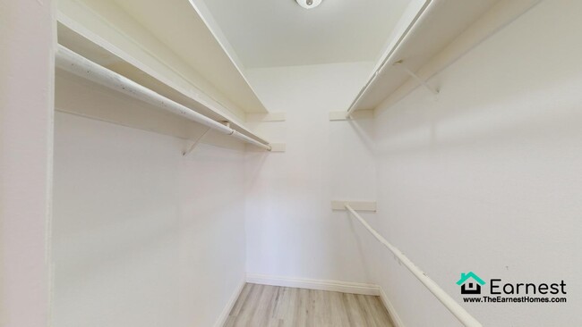 Building Photo - 2 + 2 Spacious 2-Bedroom Condo with Top-Ti...