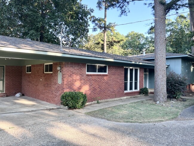 Building Photo - 105 Thistledown Trail