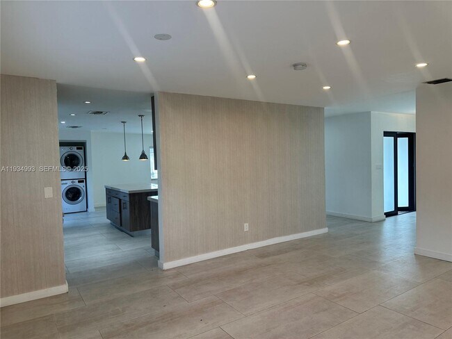 Building Photo - 2832 SW 124th Ct