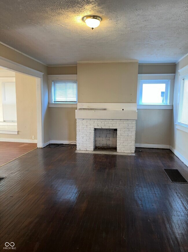 Building Photo - 3179 N Kenwood Ave