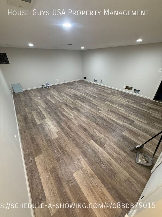 Building Photo - 2903 Tepee Ave