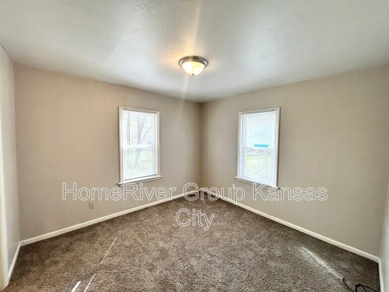Building Photo - 1305 Oakley Ave
