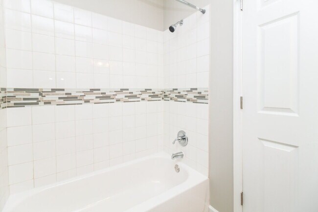 Building Photo - 5981 Tate Dr