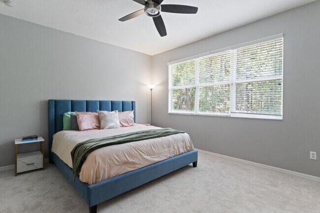 Building Photo - West Meadows 3 Bedroom Townhome Awaits!