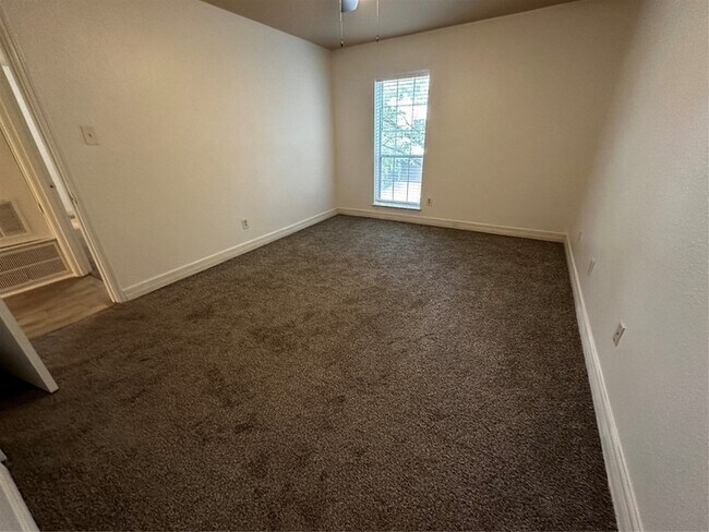 Building Photo - 1909 Brun St