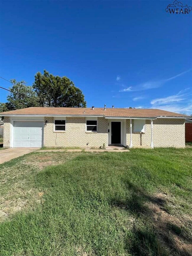 Primary Photo - 5001 Lakefront Dr