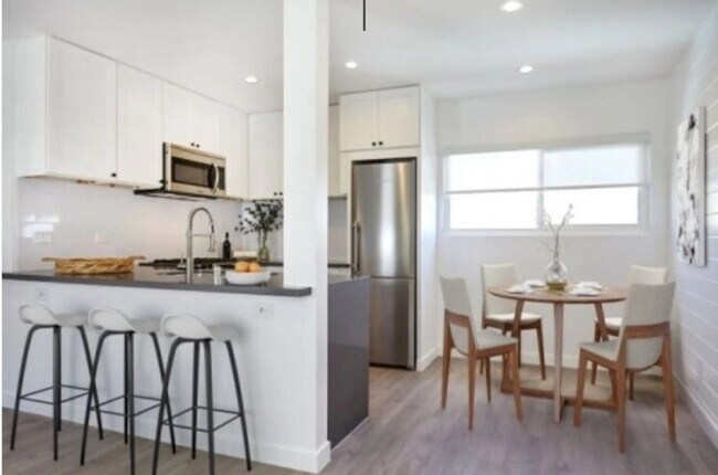 Interior Photo - 4th Ave