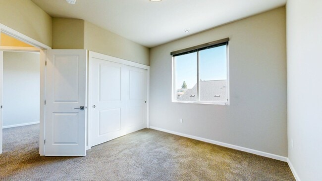 Building Photo - Rare Santa Rosa Four Bedroom house in Desi...