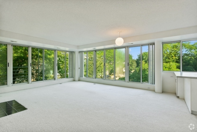 Building Photo - 2525 Wellington Ct