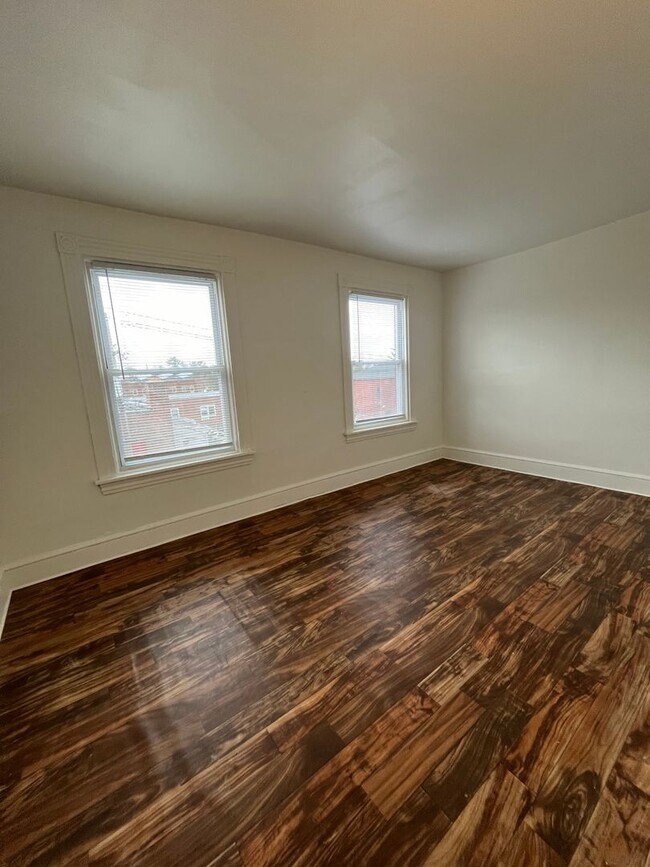 Building Photo - 11 N Ann St