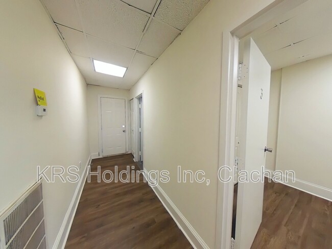 Building Photo - 908 W Broad St