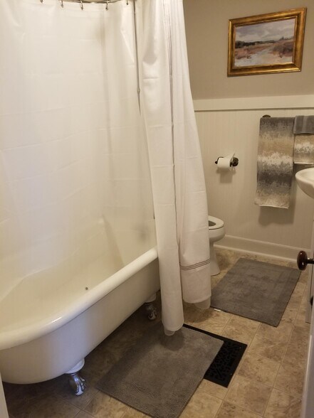 Building Photo - 47 W Main St