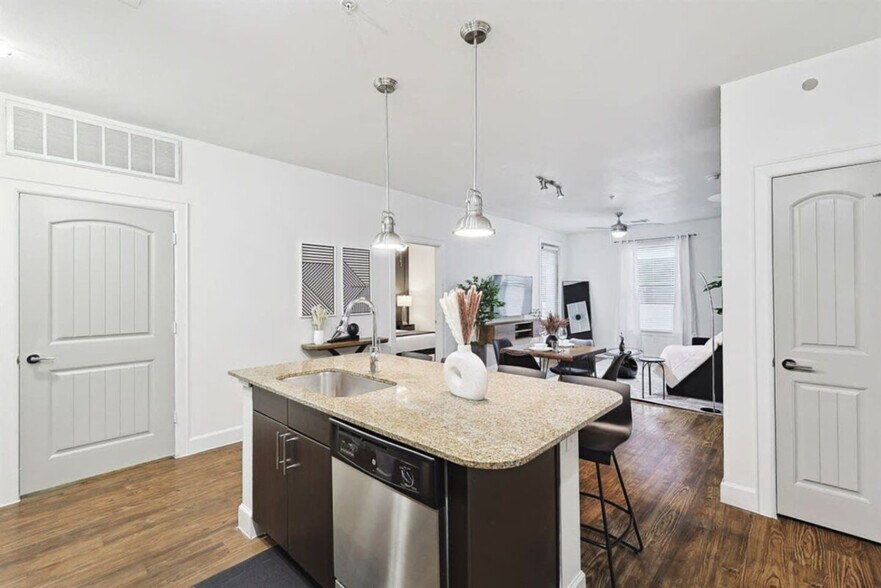 Building Photo - 5445 Town and Country Blvd